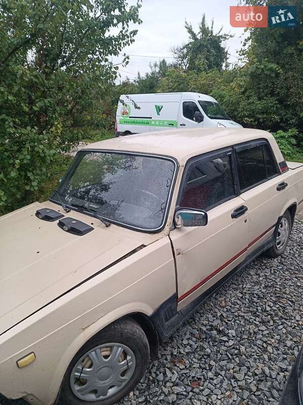 Седан ВАЗ / Lada 2105 1984 в Бердичеве