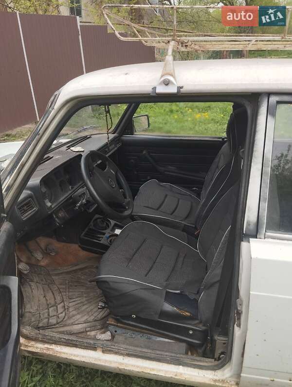 Седан ВАЗ / Lada 2105 1993 в Харькове