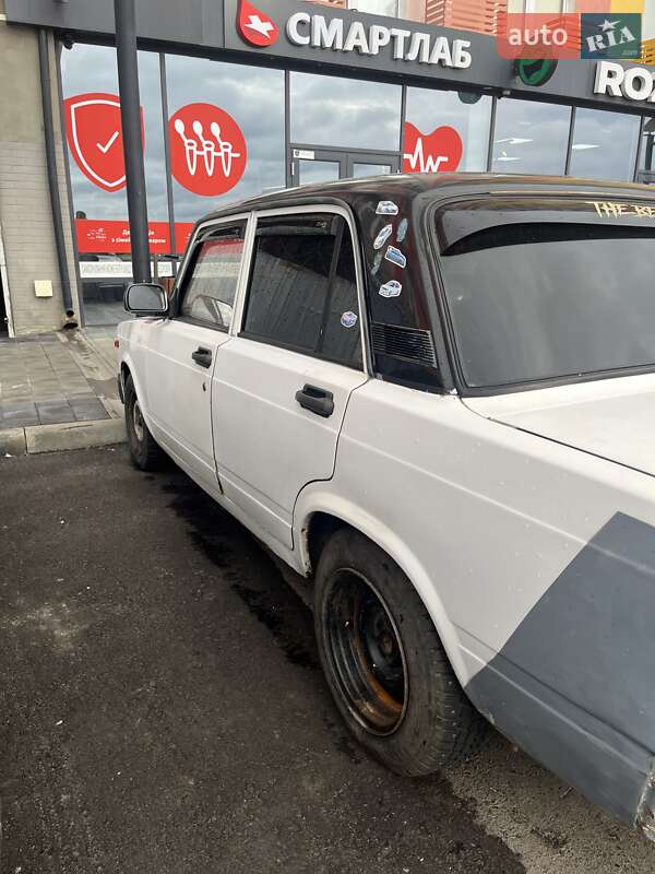 Седан ВАЗ / Lada 2105 1990 в Авангарді