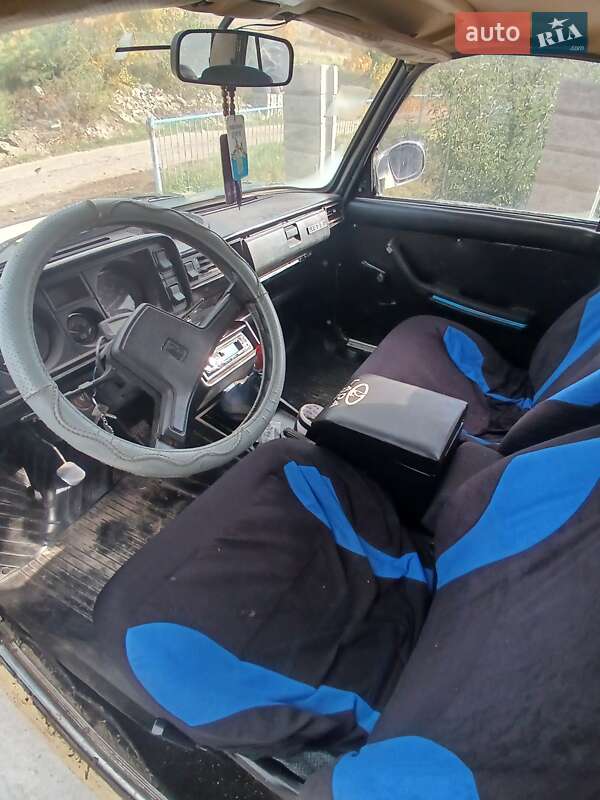 Седан ВАЗ / Lada 2105 1987 в Рівному фото 5 Седан ВАЗ / Lada 2105 1987 в Рівному