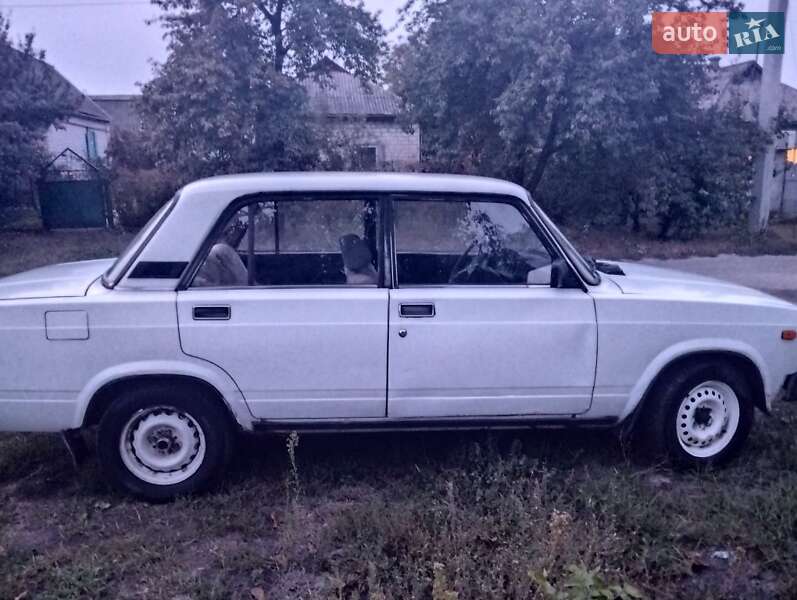Седан ВАЗ / Lada 2105 1990 в Каменском