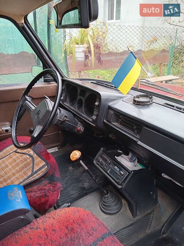 Седан ВАЗ / Lada 2105 1989 в Шепетовке фото 3 Седан ВАЗ / Lada 2105 1989 в Шепетовке