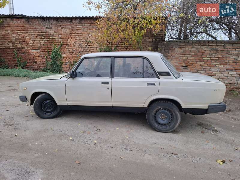 Седан ВАЗ / Lada 2105 1987 в Новому Бузі