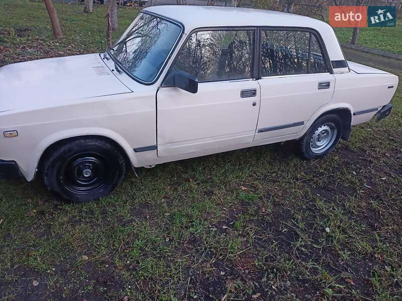 Седан ВАЗ / Lada 2105 1993 в Чернівцях фото 5 Седан ВАЗ / Lada 2105 1993 в Чернівцях