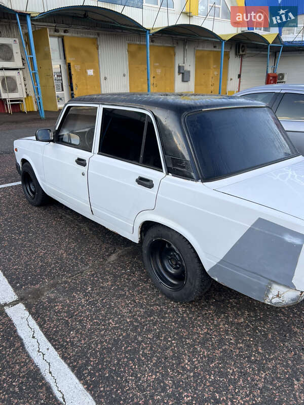 Седан ВАЗ / Lada 2105 1990 в Одессе
