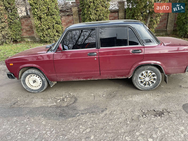 Седан ВАЗ / Lada 2105 1993 в Каменец-Подольском