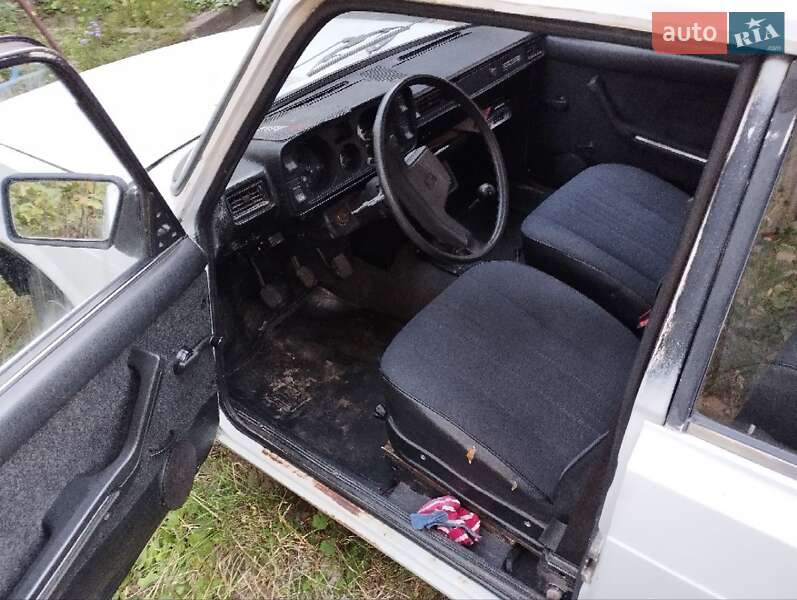 Седан ВАЗ / Lada 2105 1990 в Чернигове фото 8 Седан ВАЗ / Lada 2105 1990 в Чернигове