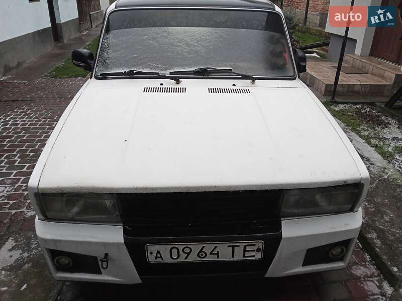 Седан ВАЗ / Lada 2105 1979 в Золочеве