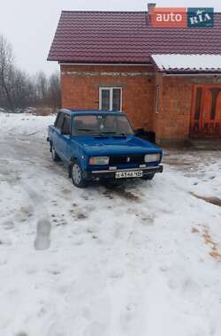 Седан ВАЗ 2105 1983 в Чернівцях