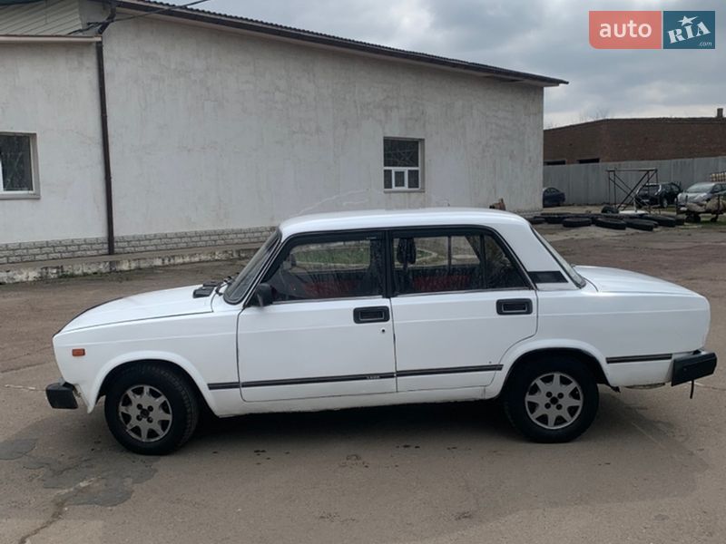 Седан ВАЗ / Lada 2105 1982 в Житомире фото 3 Седан ВАЗ / Lada 2105 1982 в Житомире