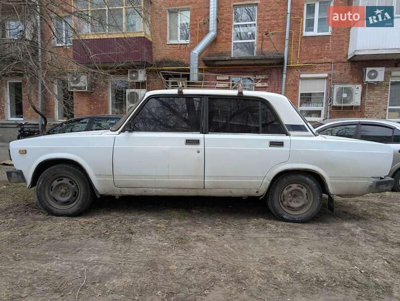 Седан ВАЗ / Lada 2105 1983 в Александрие