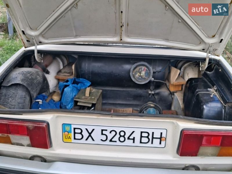 Седан ВАЗ / Lada 2105 1990 в Каменец-Подольском