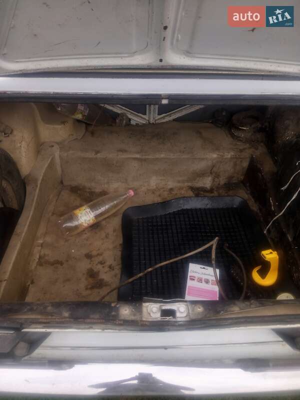 Седан ВАЗ / Lada 2106 1984 в Кицмани фото 3 Седан ВАЗ / Lada 2106 1984 в Кицмани