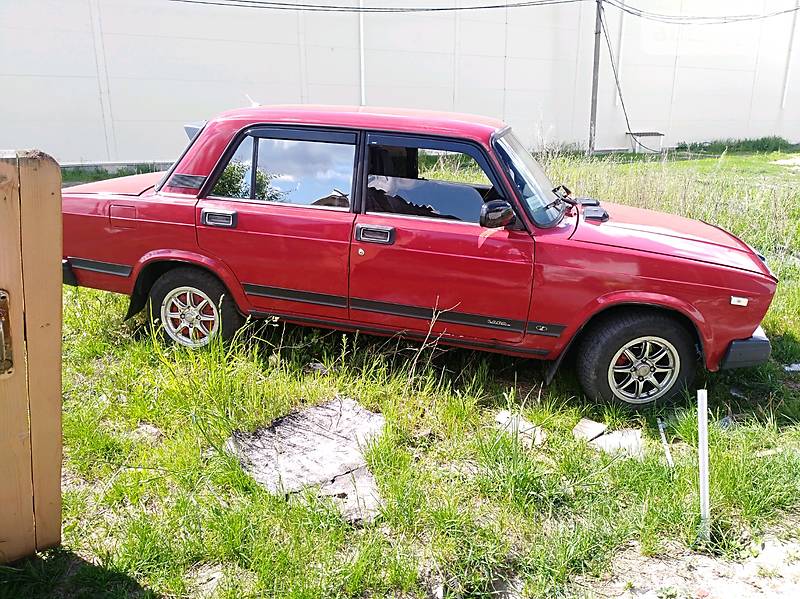 Седан ВАЗ / Lada 2107 1995 в Малине