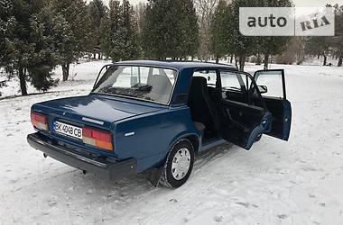 Седан ВАЗ / Lada 2107 2002 в Ровно