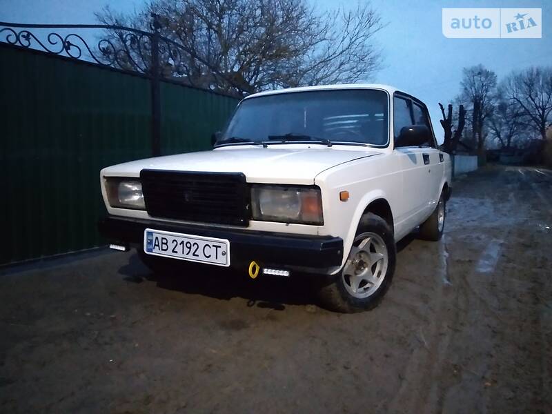 Седан ВАЗ / Lada 2107 1990 в Немирове