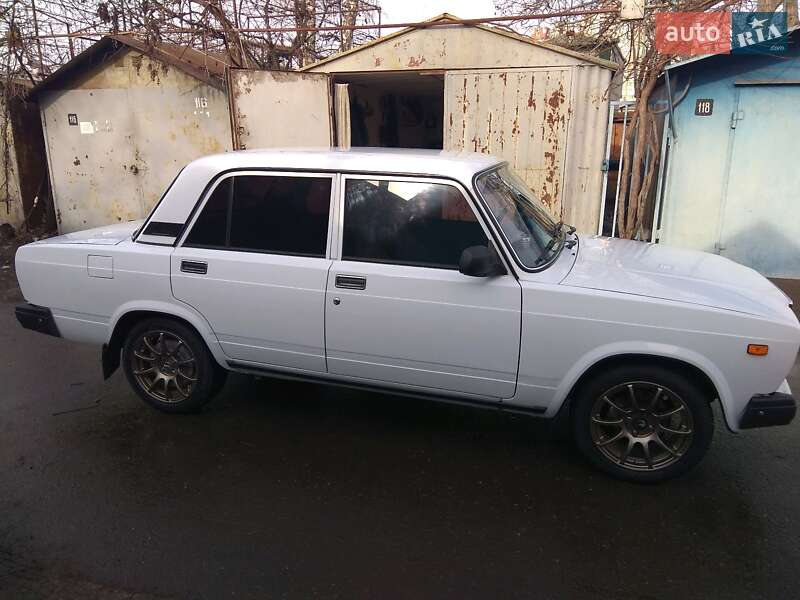 Седан ВАЗ / Lada 2107 2007 в Черноморске