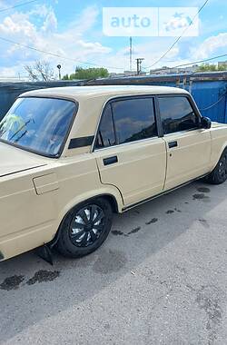 Седан ВАЗ / Lada 2107 1990 в Умані