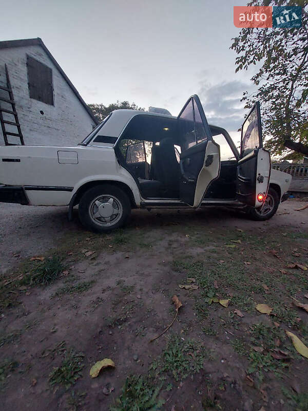 Седан ВАЗ / Lada 2107 1983 в Белой Церкви