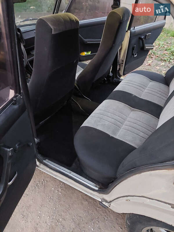 Седан ВАЗ / Lada 2107 1983 в Белой Церкви