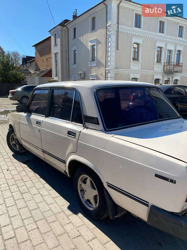 Седан ВАЗ / Lada 2107 1983 в Белой Церкви