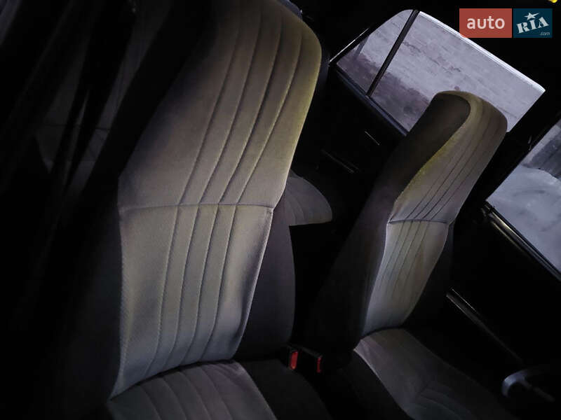 Седан ВАЗ / Lada 2107 1983 в Белой Церкви