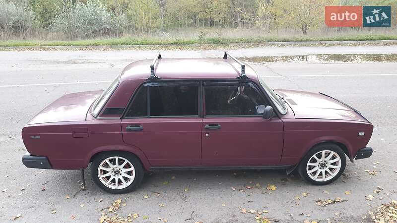 Седан ВАЗ / Lada 2107 2001 в Днепре