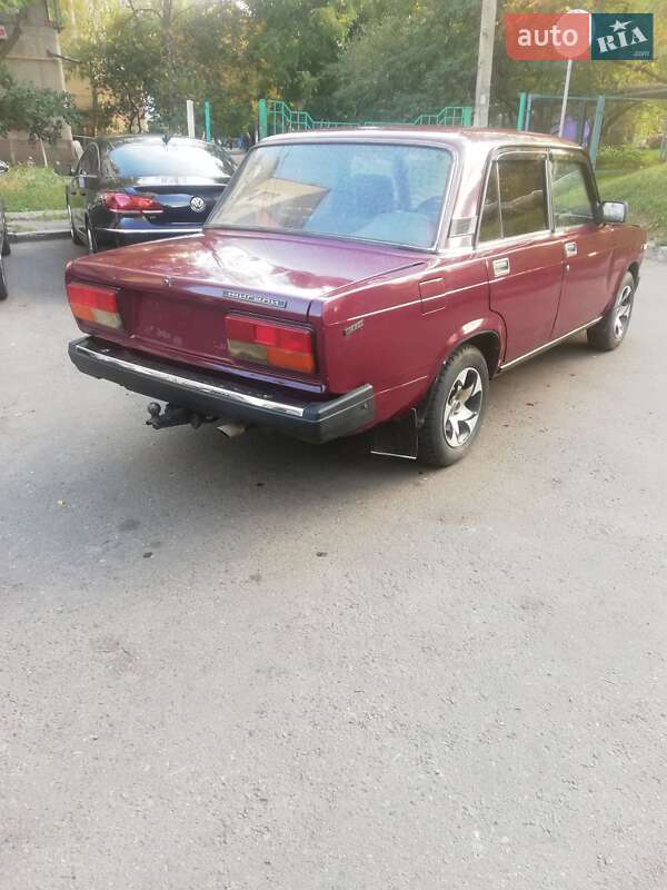 Седан ВАЗ / Lada 2107 2004 в Одессе