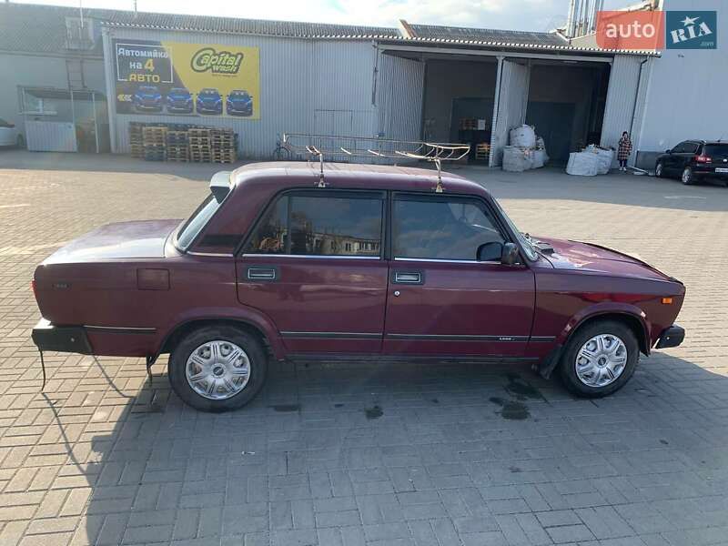 Седан ВАЗ / Lada 2107 2004 в Павлограді