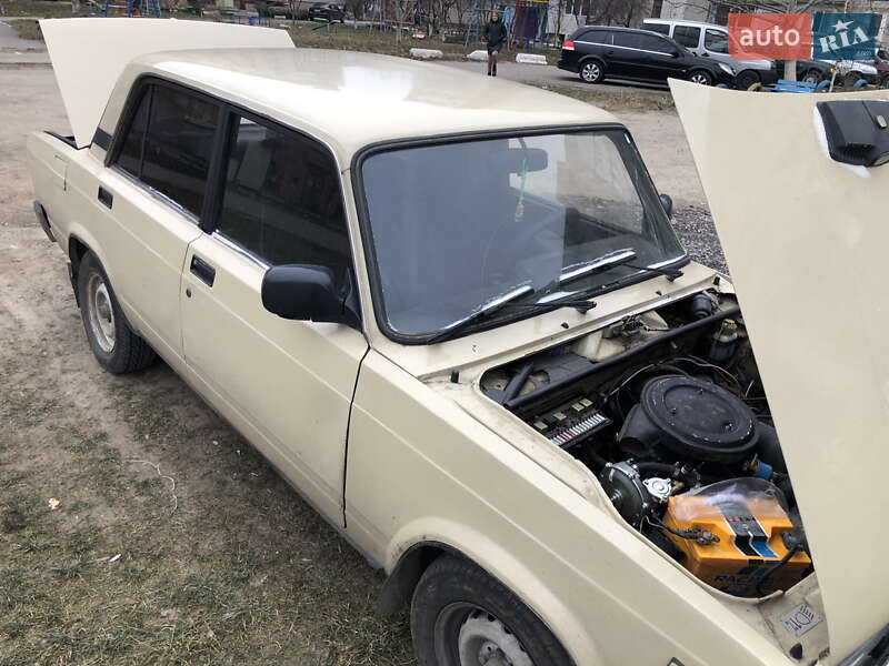 Седан ВАЗ / Lada 2107 1988 в Умані