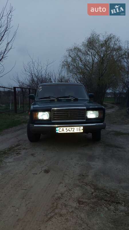 Седан ВАЗ / Lada 2107 2004 в Черкасах