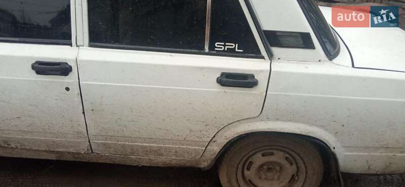 Седан ВАЗ / Lada 2107 1993 в Сквире