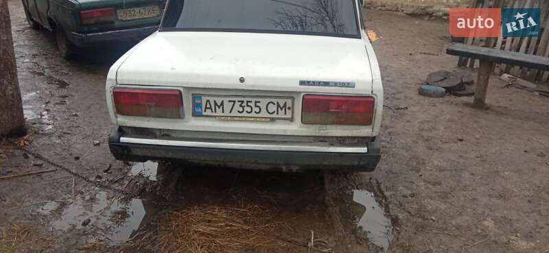 Седан ВАЗ / Lada 2107 1993 в Сквире