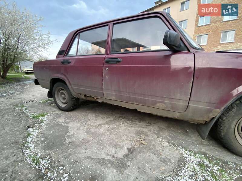 Седан ВАЗ / Lada 2107 2003 в Києві