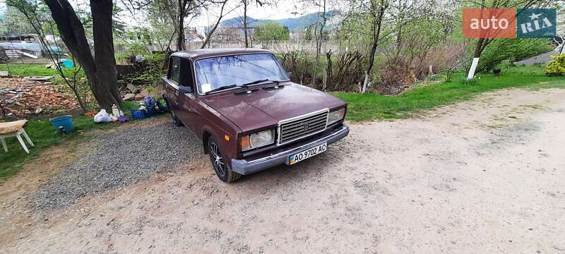 Седан ВАЗ / Lada 2107 2006 в Сваляве