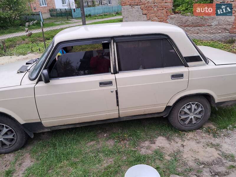 Седан ВАЗ / Lada 2107 1989 в Мостиске
