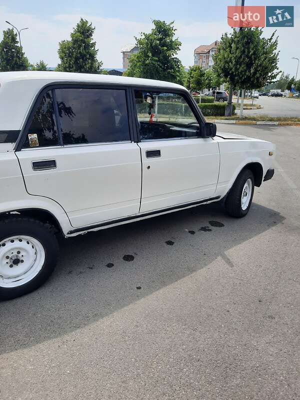 Седан ВАЗ / Lada 2107 1987 в Буче