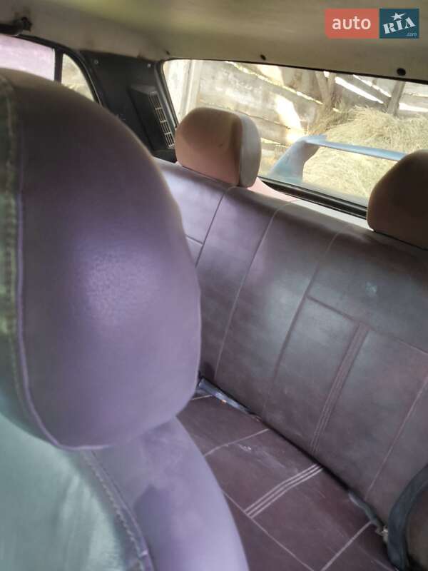 Седан ВАЗ / Lada 2107 1993 в Дунаївцях