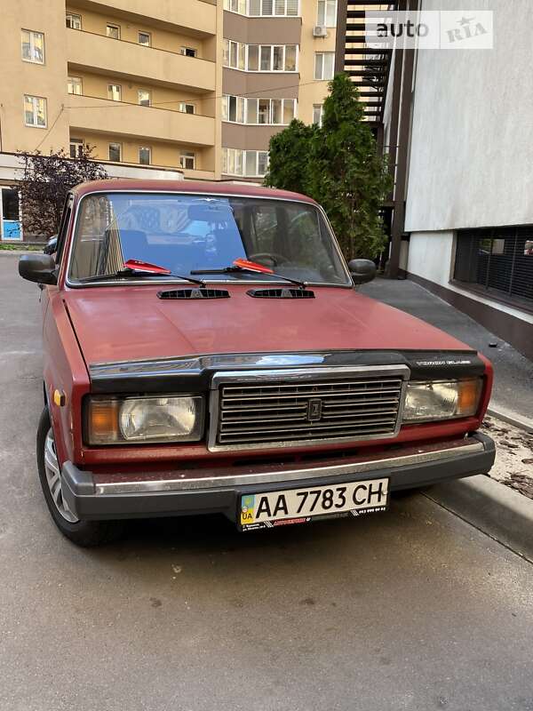 Седан ВАЗ / Lada 2107 1984 в Киеве