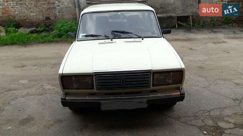 Седан ВАЗ / Lada 2107 1998 в Киеве