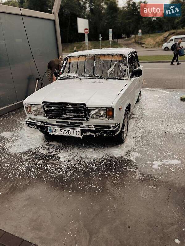 Седан ВАЗ / Lada 2107 1990 в Днепре