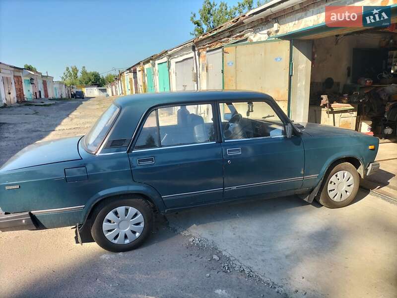 Седан ВАЗ / Lada 2107 2002 в Ровно фото 4 Седан ВАЗ / Lada 2107 2002 в Ровно