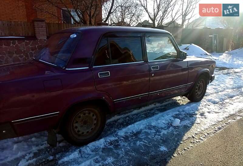 Седан ВАЗ / Lada 2107 2005 в Киеве