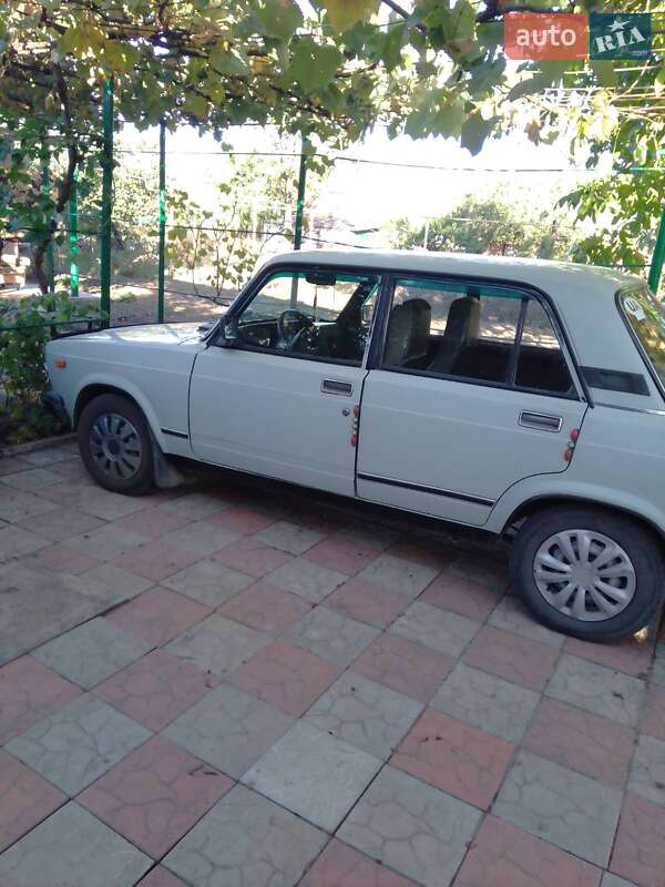 Седан ВАЗ / Lada 2107 1990 в Первомайську