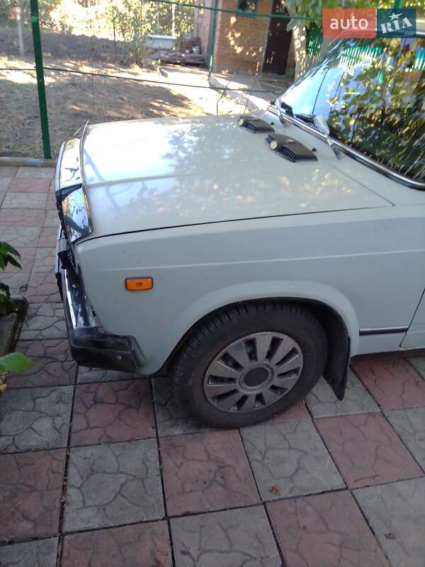 Седан ВАЗ / Lada 2107 1990 в Первомайську