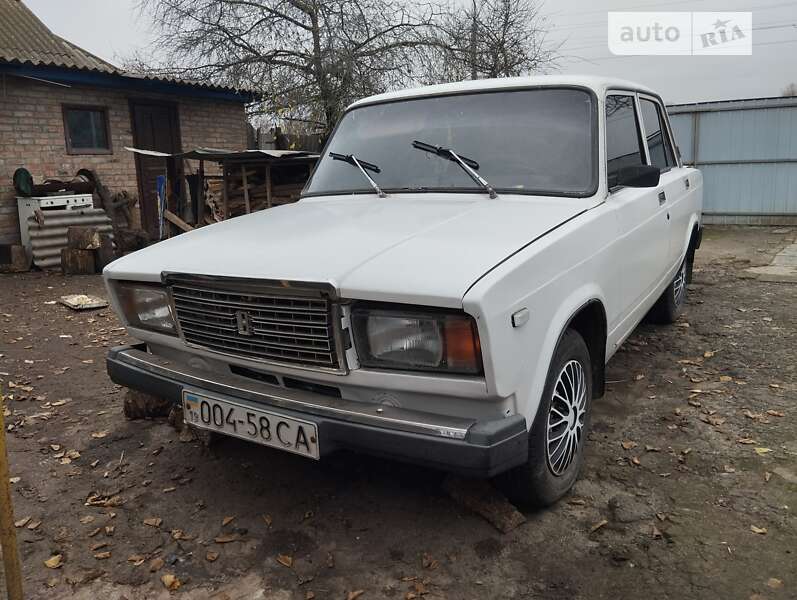 Седан ВАЗ / Lada 2107 1990 в Недригайлове