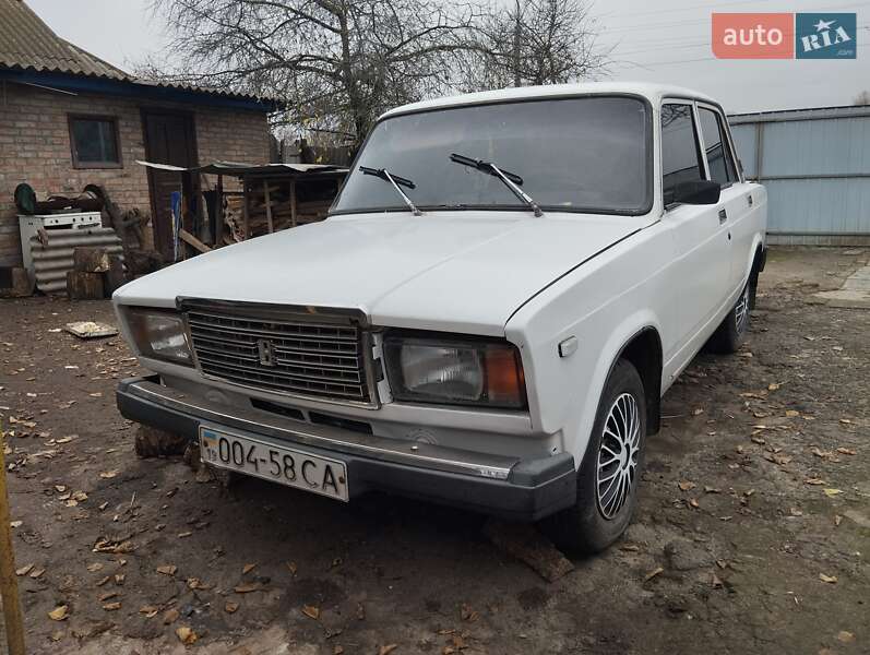 Седан ВАЗ 2107 1990 в 