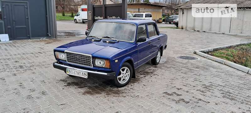 Седан ВАЗ / Lada 2107 2004 в Шумске