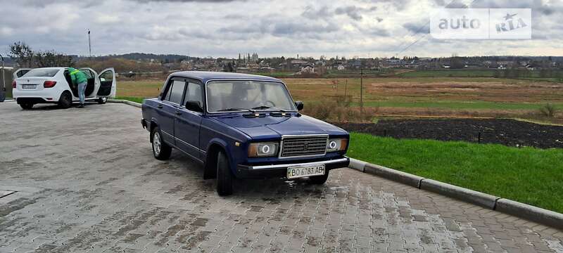 Седан ВАЗ / Lada 2107 2004 в Шумске