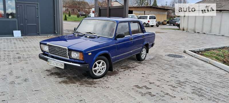Седан ВАЗ / Lada 2107 2004 в Шумске